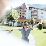 Truyenhof Hotel 4*