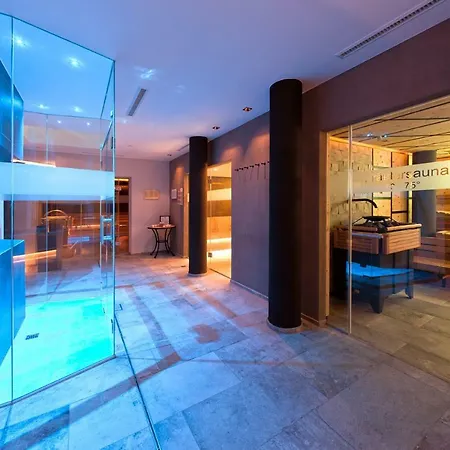 Truyenhof Hotel 4*