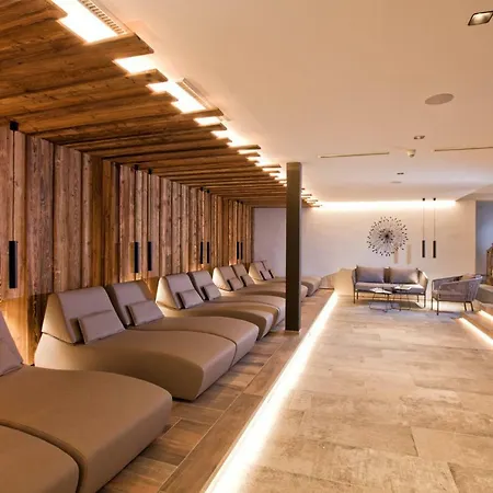 Truyenhof Hotel 4*