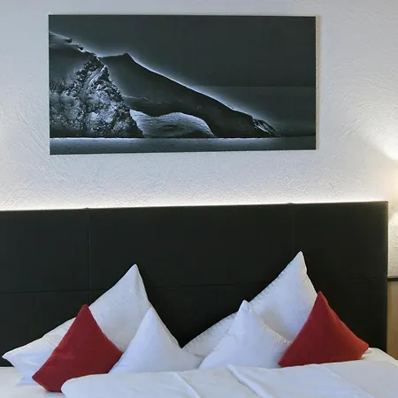 Truyenhof Hotel 4*